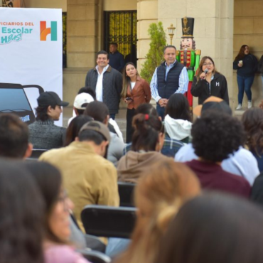 Con gran participación de jóvenes, encabeza Toño Astiazarán jornada de credencialización del H Bus